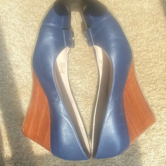 Cole Haan Blue Heels‎ Classic Design - Picture 3 of 7